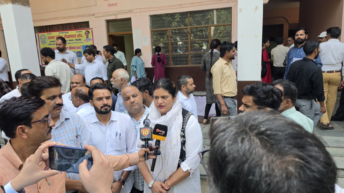 Anjalityagilp's tweet photo. #लेखपाल_की_जायज_मांगे 
#लेखपाल_की_जायज_मांगे https://t.co/TOmEN08PQL