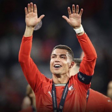 Zone_pitch's tweet photo. ⚠️🇵🇹 Portugal manager Jorge Jesus last night: “I didn’t read Cristiano’s statement, I was watching Portugal U21 game”.

“I will now have time to read it”. https://t.co/M4G8Sf7LfV
