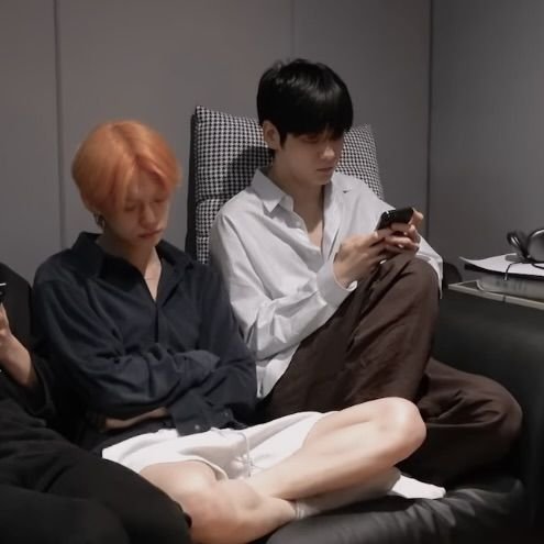 r2bsxk1ttyz's tweet photo. 우리 집 엄마 아빠 가정 만들어진 과정 https://t.co/ck3nG6yvZB
