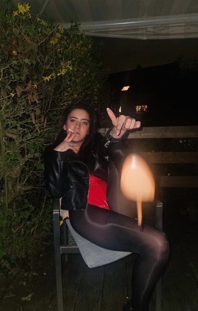 LADYNIGHT019's tweet photo. RT-GAME‼️‼️*
Ich bin nicht so gut drauf aber ich denke durch meiner Sissy steigt die Laune gleich. 
 30 min ab 10 reposts Verlängerung um *** 
1/1/1 
Subs 2 Ladys 5 Kommentare 
Bilder 2€ hier gibt es kein Limit https://t.co/YHPnuSdVMx