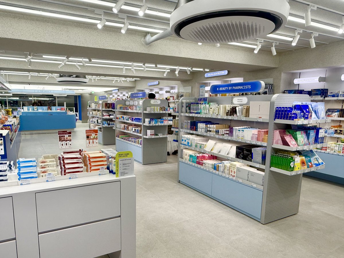 韓国レディヤング薬局、広くて商品沢山で楽しすぎた💉🥰美容皮膚科と同じ機械で無料肌診断して、肌に合ったスキンケアグッズを提案してくれるのも神。日本語通訳さんもいて解説めっちゃ詳しいし、ここでしか買えないPHARMATIQUEも人気だそう。韓国行く時はチェックしてみてね🇰🇷✨PR https://t.co/bsiaMsv5UI