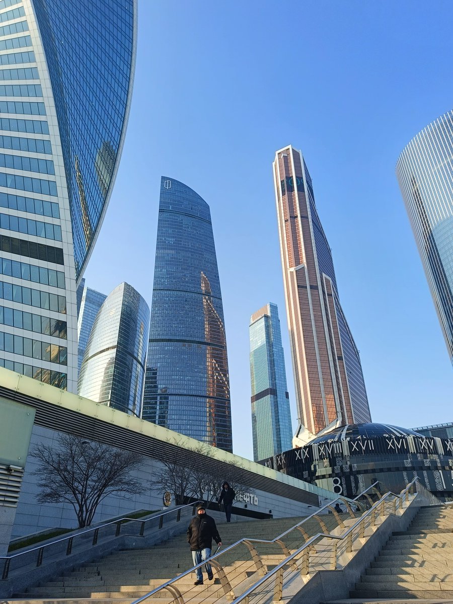 tsx08's tweet photo. когда бывал впервые в Москве и вспоминаешь этот день, то становится только тепло на душе 🖤 https://t.co/xIHTMihJMB