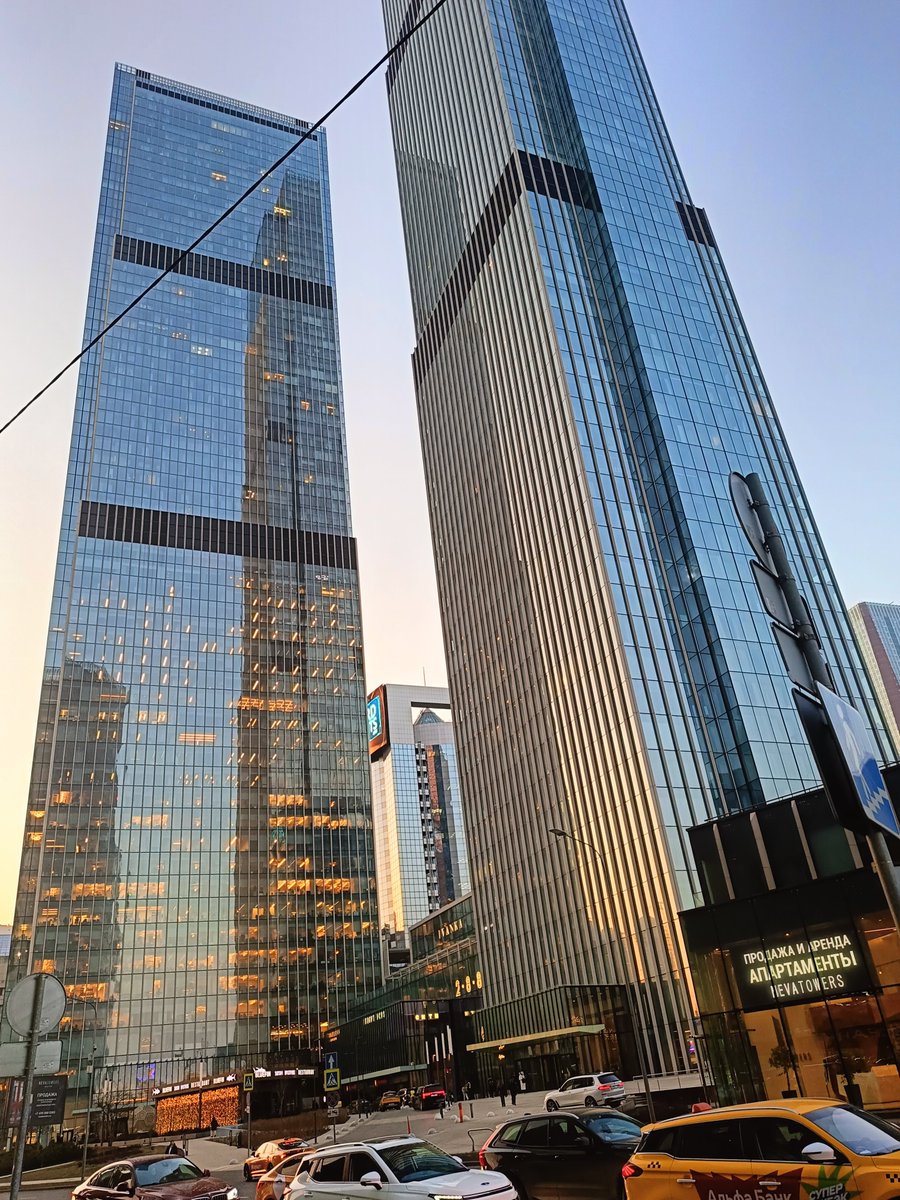 tsx08's tweet photo. когда бывал впервые в Москве и вспоминаешь этот день, то становится только тепло на душе 🖤 https://t.co/xIHTMihJMB