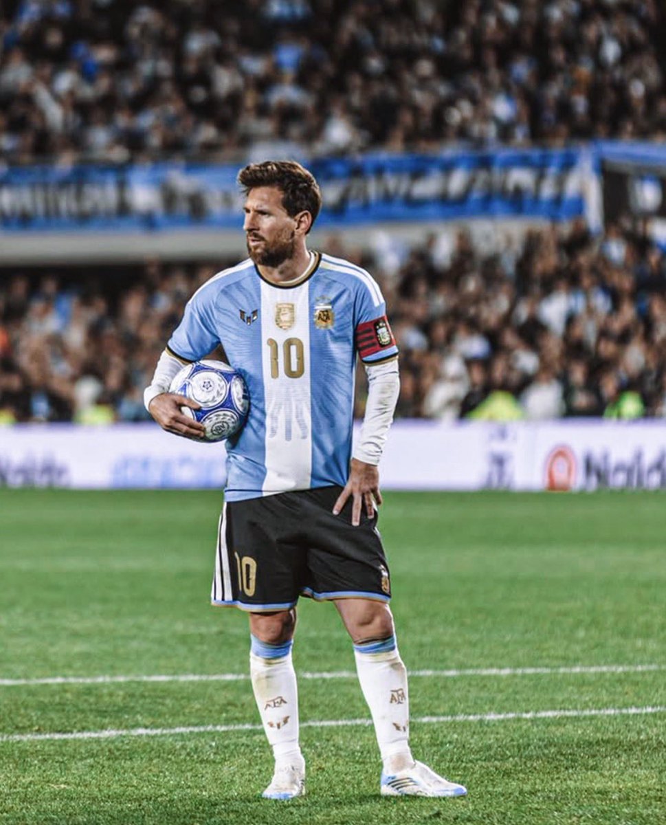 16kskew's tweet photo. no final whistle for greatness , gracias Leo. https://t.co/rJP3JUywI1