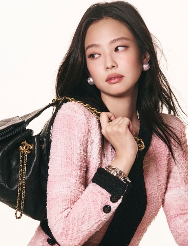 _vel_ita's tweet photo. me perdonarán, pero la chanel princess es y siempre será Jennie Kim https://t.co/orKgVkd5pc