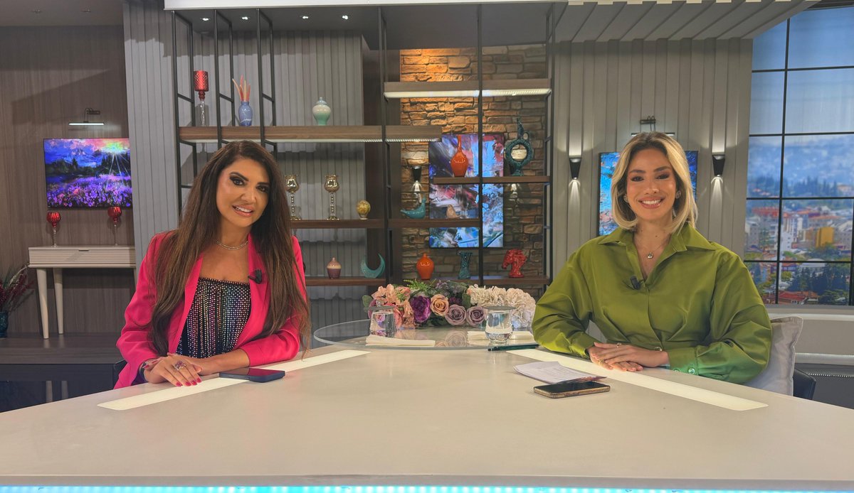 beyaztv's tweet photo. İlişkilere dair sorularınız yanıt buluyor❗
Aslı Cankat'ın konuğu Uzman psikolog Yeşim Akıncı, ilişkiler ve hayata dair çok özel bilgilerle sizlerle... 

Hayatta Her Şey Var şimdi Beyaz TV'de! 

#hayattaherseyvar @asl_cankat #yesimakinci #ilişkiler #psikoloji #psikolog https://t.co/Dis7pEq7QL