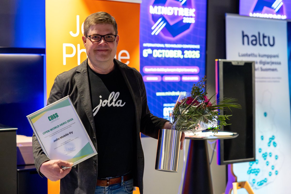 cossfi's tweet photo. COSS on palkinnut vuoden 2026 #OpenWorldHero -tunnustuksella #SailfishOS:n kehittäjän @JollaHQ'n. 

Paikan päällä @MindTrek_  Tampereella palkintoa vastaanottamassa Jollan puolesta oli perustajaosakas ja toimitusjohtaja Sami Pienimäki.

Lue lisää: https://t.co/j3rwOIs8mJ

#COSSfi https://t.co/VmqFfblhbi
