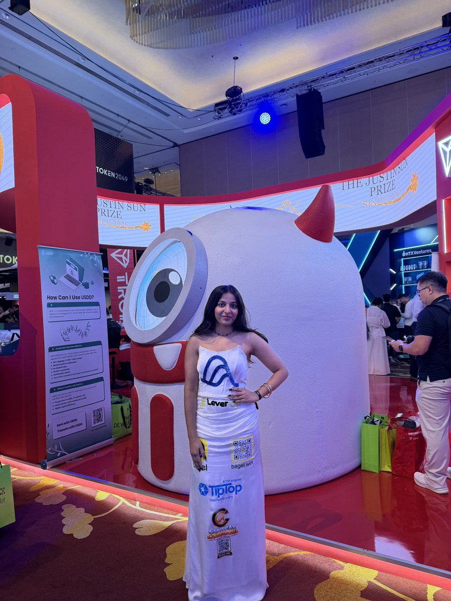 vanshuETH's tweet photo. Anddd the wait is over

The dress is here, if you are at the event 

Come let’s click some pictures and record some videos together🤌

Thanks to all these brands for believing in me, it could not have been possible without you

- @variational_io 
- @bagel_win 
- @usetiptop 
- @CCTradeTerminal 
- @CPOfficialtx 
- @ZVZZT_QQQ 
- @ImmortalXelf 
- @froglabsio 
- @0xhypebae 
- @rivcapitalgroup 

and everyone who supported me, hated me, believed in me, appreciated me

I love you all❤️