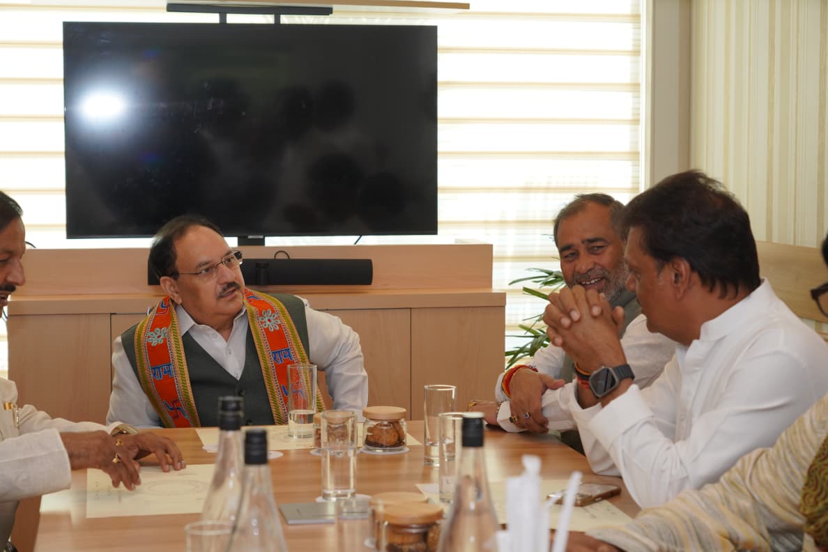 BrijeshSinghBJP's tweet photo. "सेवा संकल्प अभियान" के अंतर्गत आज प्रभार जनपद गौतमबुद्ध नगर में आयोजित "सेवा ज्योति यात्रा- विकसित भारत संकल्प सभा" में भाजपा के पूर्व राष्ट्रीय अध्यक्ष एवं माननीय केंद्रीय स्वास्थ्य एवं परिवार कल्याण तथा रसायन एवं उर्वरक मंत्री आदरणीय श्री @JPNadda जी की गरिमामयी उपस्थिति में सम्मिलित हुआ।

इस अवसर पर वर्चुअल रूप से जुड़कर देश के यशस्वी प्रधानमंत्री माननीय श्री @narendramodi जी एवं भाजपा के राष्ट्रीय अध्यक्ष आदरणीय श्री @NitinNabin जी के संबोधन को सुनकर बहुमूल्य मार्गदर्शन प्राप्त किया। माननीय प्रधानमंत्री जी के सार्वजनिक जीवन के 25 वर्ष सेवा, सुशासन, राष्ट्रनिर्माण और जनकल्याण के प्रति निरंतर समर्पण की यात्रा के 25 वर्ष हैं। गुजरात के मुख्यमंत्री से लेकर भारत के प्रधानमंत्री तक की इस यात्रा में "गाँव से ग्लोबल" तक भारत की विकास यात्रा को नई गति देने और प्रत्येक नागरिक के जीवन में सकारात्मक परिवर्तन लाने का संकल्प निरंतर दिखाई देता है।
इस अवसर पर जिले के माननीय जनप्रतिनिधिगण, वरिष्ठ नेतागण, कार्यकर्ता बंधु एवं सम्माननीय जनमानस की उपस्थिति रही।

#25YearsOfSeva