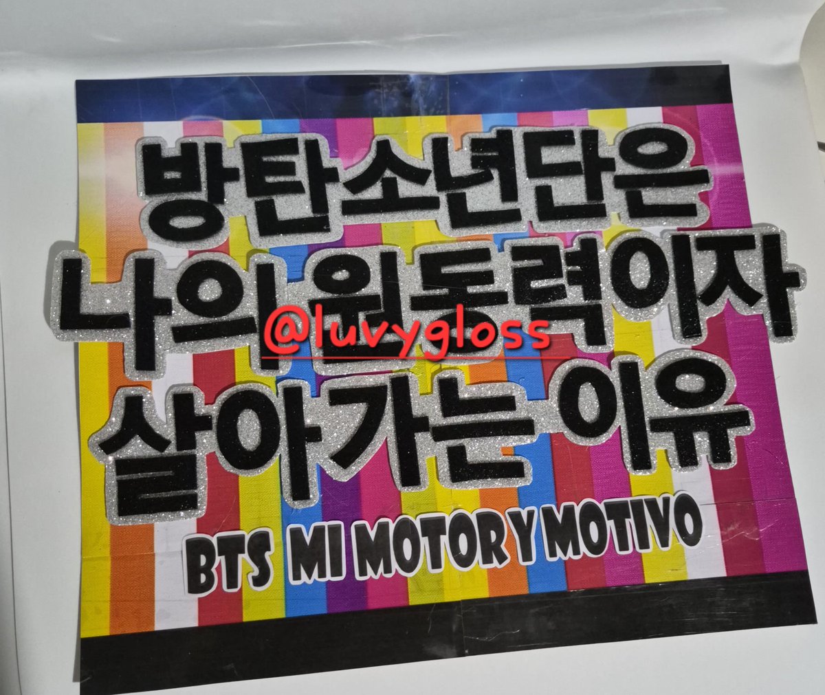 luvygloss's tweet photo. HICE MI MAYOR ESFUERZO CON MIS CARTELES ESTOY DE NERVIOS KSHDKAJSJA VAMOS DJ PONTE LA DE 21ST CENTURY GIRL HOY

#BTS_WORLDTOUR_ARİRANG_LIMA #BTS_WORLDTOUR_ARİRANG https://t.co/wPESbR1Mva