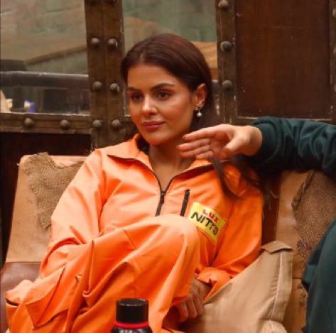 Agastyaa45's tweet photo. The difference between the penthouse and the basement is only 75K and all thanks to the mastermind, Priyanka Chahar Choudhary 🔥👏🏻

They think they're playing the game but Priyanka played all of them🔥

#PriyankaChaharChoudhary #RiseandFall #RiseandFallS2 https://t.co/IwhUP0lVFl