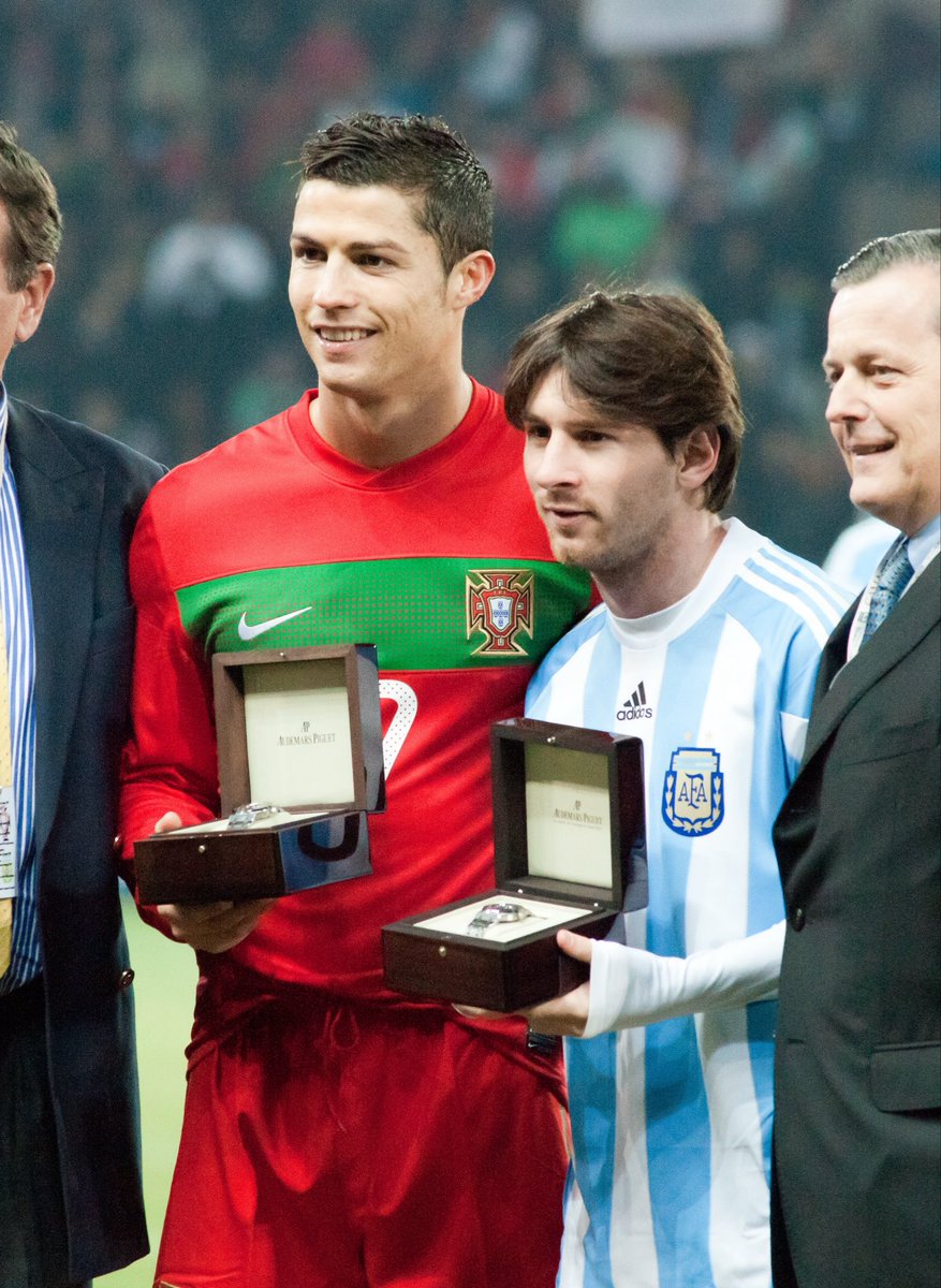 Footballtweet's tweet photo. The world we grew up in no longer exists. 

🇦🇷 One out of the front door, a legend. 

🇵🇹 One out of the back door, a baby. https://t.co/zpXIpzuXZn