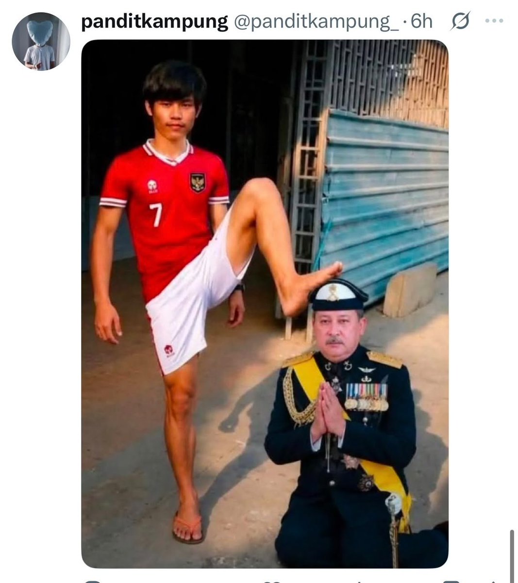 BolaSepakTRG's tweet photo. Fans masuk gua, menangis, tayang piala? Fair banter.

Tapi hina raja, pemimpin dan Allahyarhamah Tun Siti Hasmah — apa kaitannya dengan bola sepak?

Winning a trophy doesn’t give you a licence to degrade people!!! https://t.co/5KAa9eqKa0