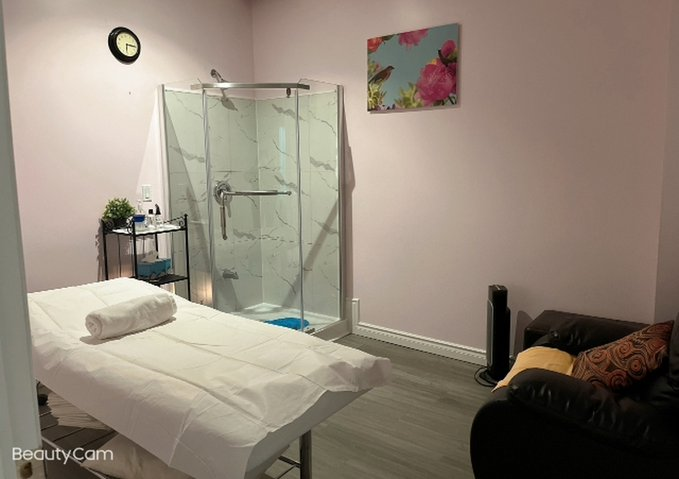 EMWellnessSpa's tweet photo. For Wednesday, our attendants are Carla, Connie, Sophie, Cici and Ellie
Don't forget to check out our website! https://t.co/WxMU0zxkEp