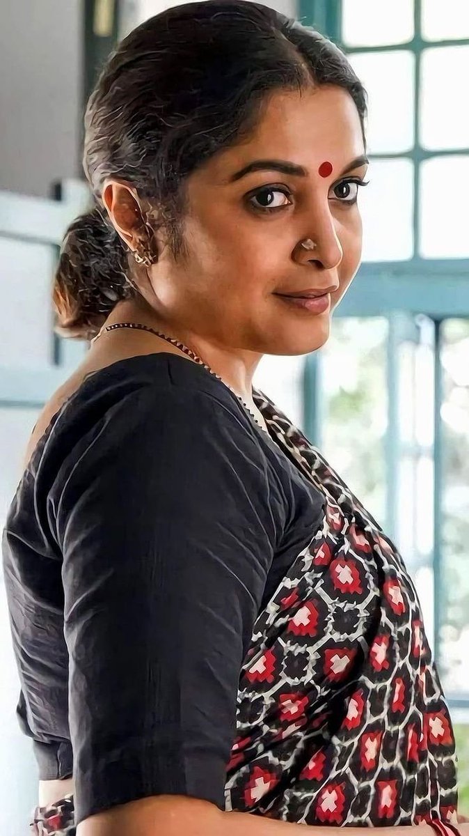 Ammavaookanum's tweet photo. Mom: Dei.. un frnd kuda oolu podanum nu.. summa than da sonna.. athugunu avane vettuke kuptu vanthuruka..

Me: Ne ketu yathuma naa illanu solliruken.. summa poi enjoy pannu ma..

After 30min's

Mom: Dei.. un frnd romba mosam da.  evolo vegama kuthunan thariyuma.. ennala nadakave mudiyala.. analum aven enna 2 round kupuduran da...