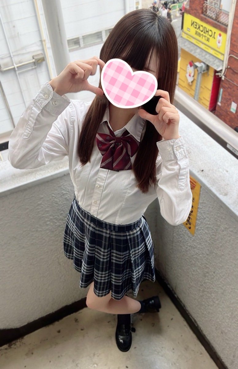 CamClojp's tweet photo. ミラー内で発見激カワフレッシュ！
今ならご指名チャンスアリッ！

《🔰あみかちゃん》

注目〜！！見逃し厳禁ッ！
誰もが目を引く整ったルックス！
細身スタイル＆雪肌の様な透き通った美肌。
一目見て納得の可愛さ叩き出し、ウブさもバッチリの逸材降臨♪
今後の成長期待"大"！
是非お問い合わせを！ https://t.co/7rhSZKXyNP