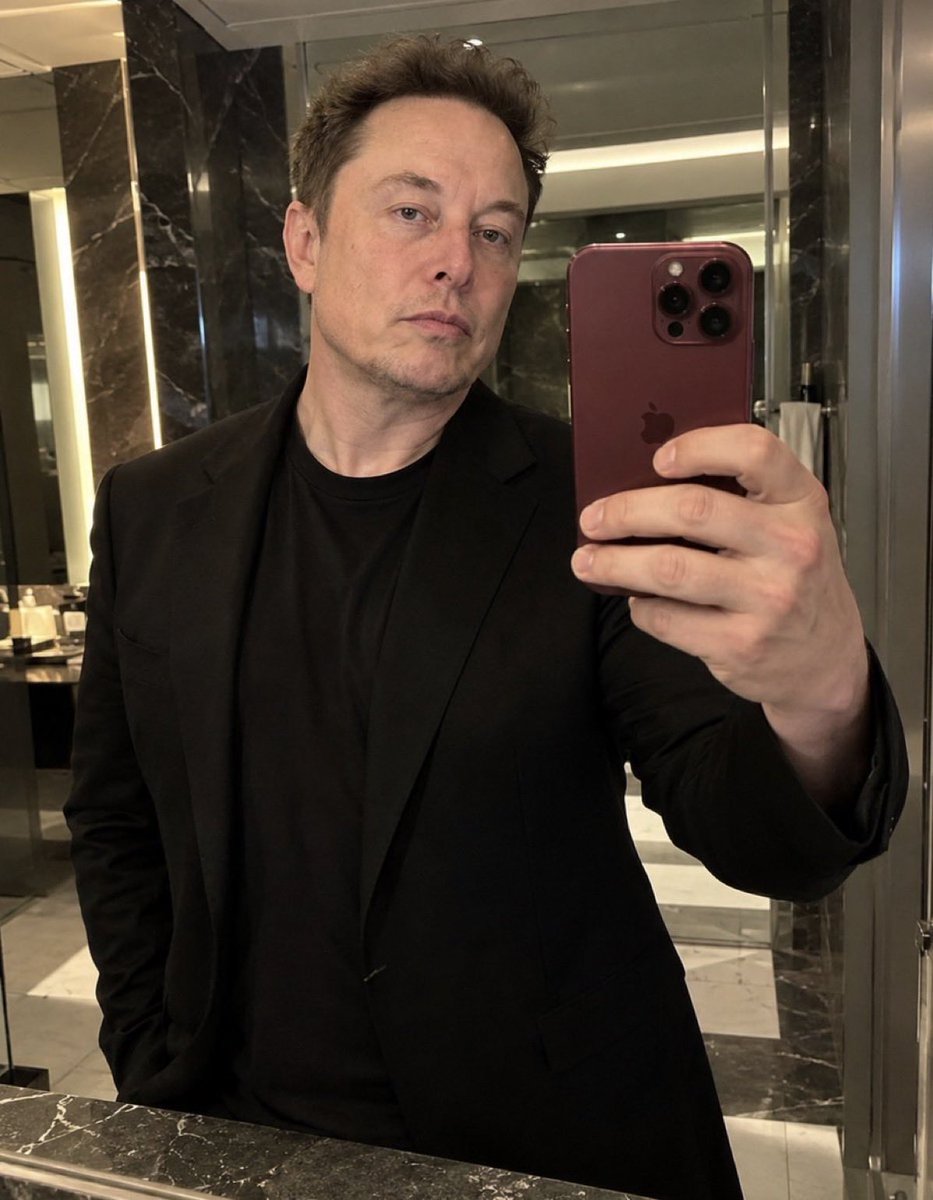 YungProspect's tweet photo. Mirror selfie energy 😎📱

What’s your opinion of this look?

🟢 Stylish &amp; confident
🔵 Simple but classy
🟡 Just an ordinary selfie
🔴 Not my style https://t.co/ZTkxtovv3P