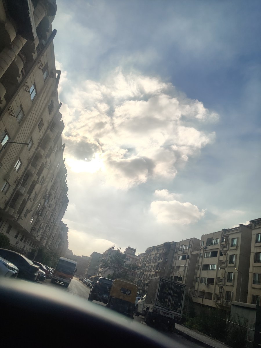 ayamoha91's tweet photo. شمس الشموسة وهى لسه هتصحى عيالها معاها https://t.co/Uidc0Tq8VA
