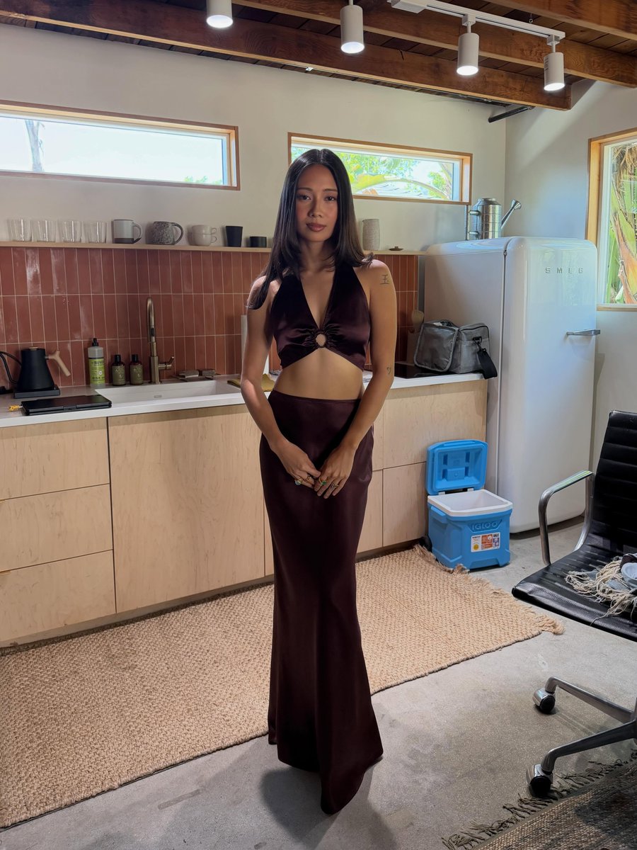 iPopBase's tweet photo. NIKI stuns in new photos. https://t.co/rYKLnwXqqB