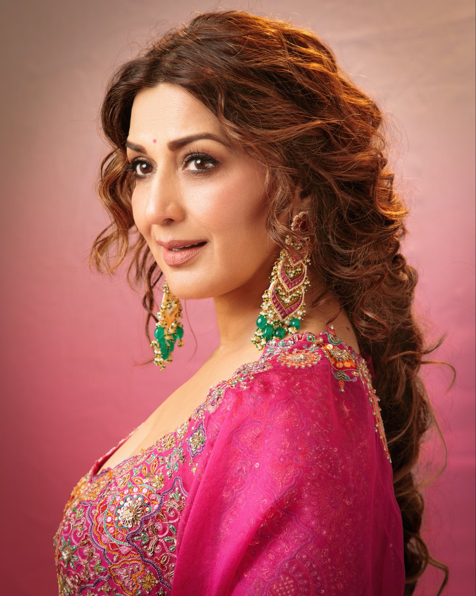 iamsonalibendre's tweet photo. The vibe was all pink yesterday! ✨🩷 https://t.co/ayLoFVO7Q7
