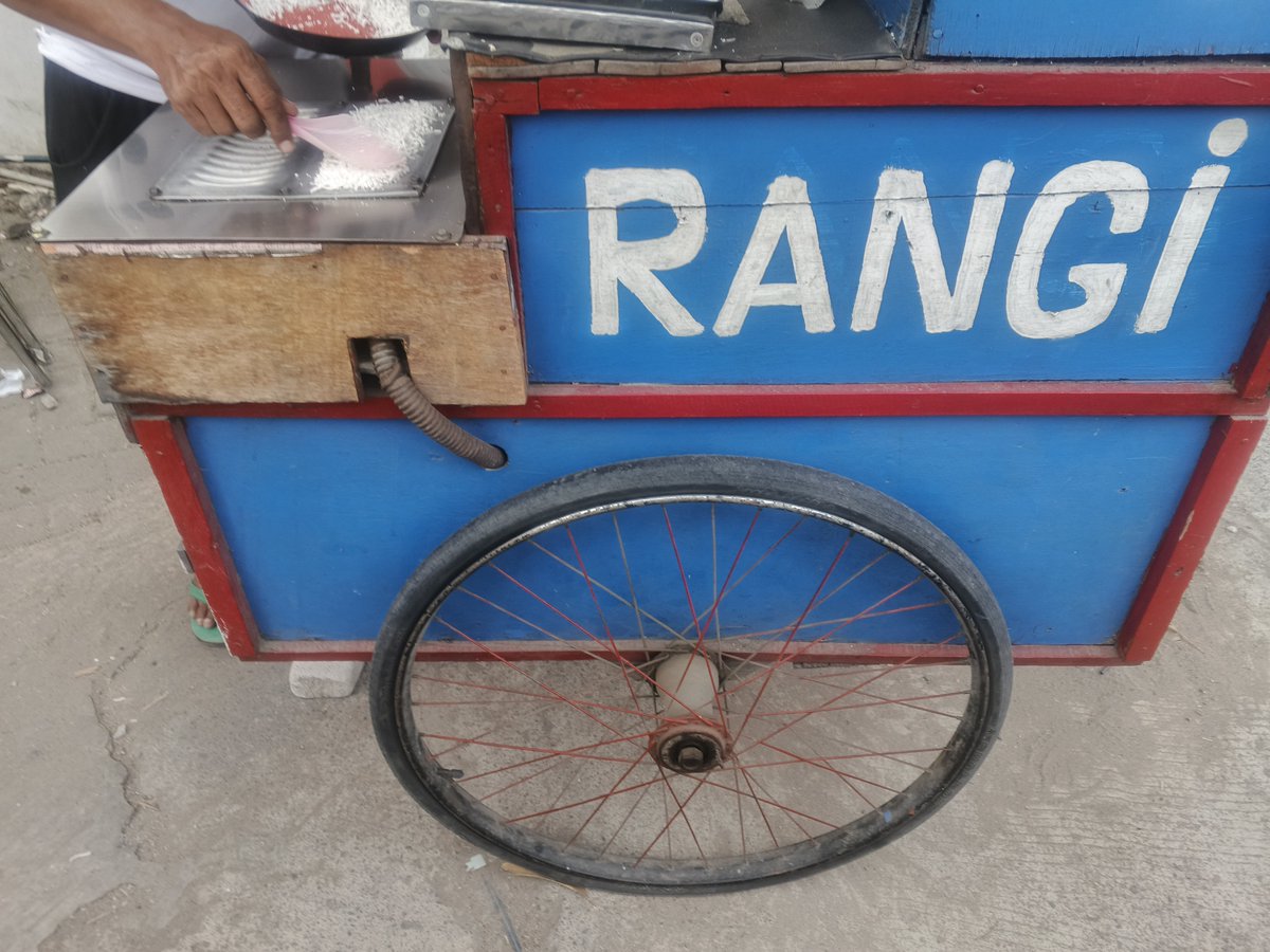 jerdiksz2's tweet photo. anjayyy di bekasi masihh ada yang jual kue rangi 🥺😋 https://t.co/RO3p7MmBWA