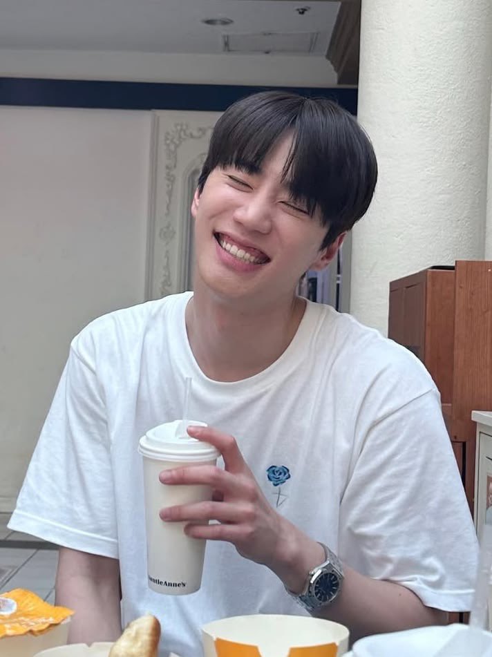 seohae24888's tweet photo. 진짜 사겼으면 너무 유잼 연애 하실 것 같다
서로가 너무 취향이시라서 눈만 마주치면 광대 찌부되면서 실실 웃을듯 https://t.co/WKPWZ8V5zf