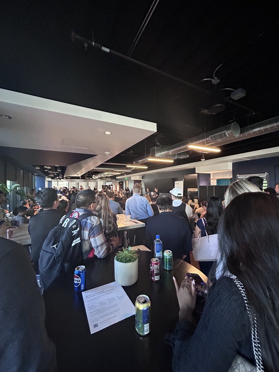 sliulog's tweet photo. who’s eventmaxxing during #sftechweek https://t.co/09zAqA8KsP