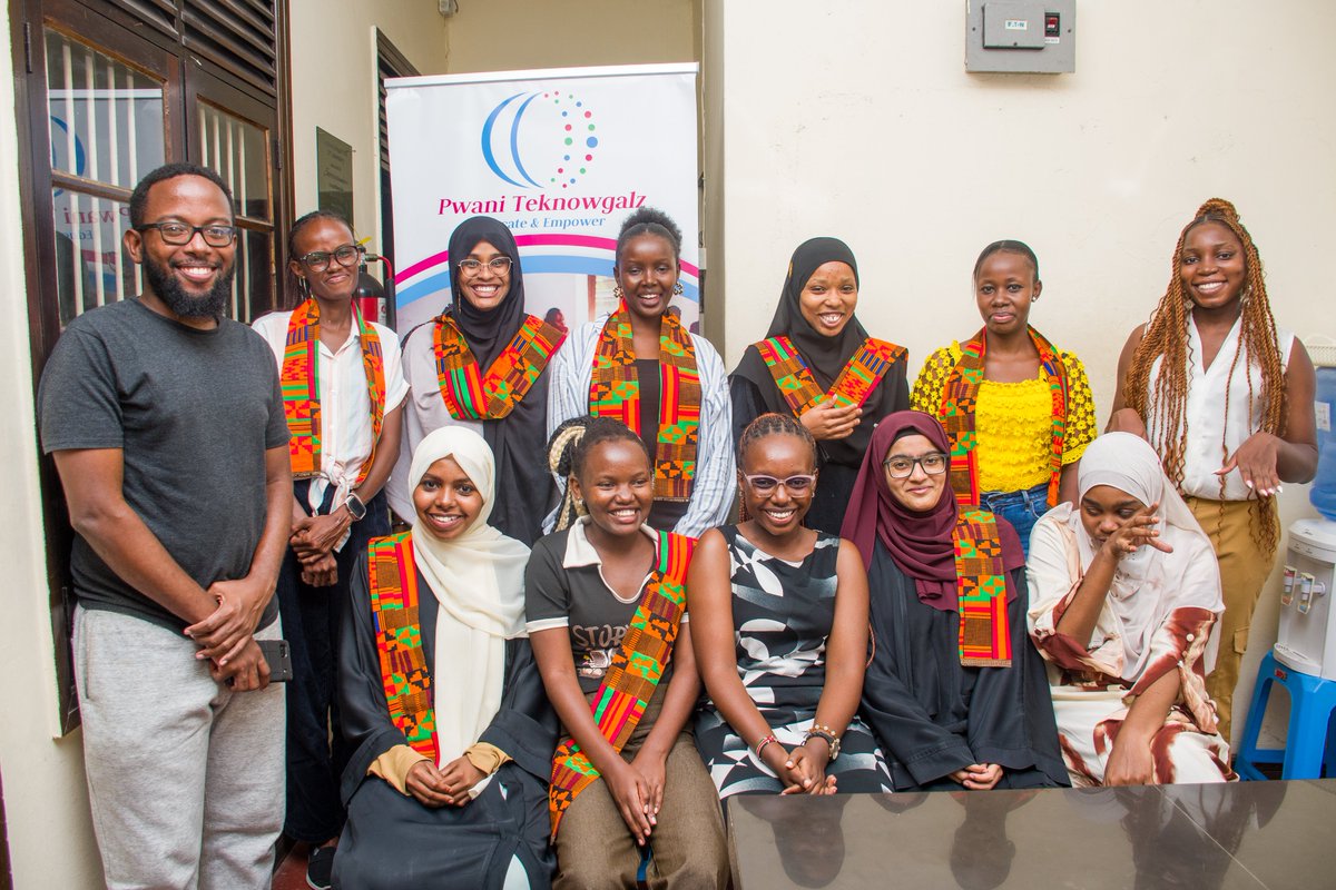 pwaniteknowgalz's tweet photo. Congratulations to our CodeHack graduates! 🎓
After 3 months of training in web design and development, mentorship, digital marketing and AI, they take their next steps towards work, income and stronger livelihoods.
#Livelihoods #CodeHack #WomenInTech https://t.co/7JRI4hHh8Z