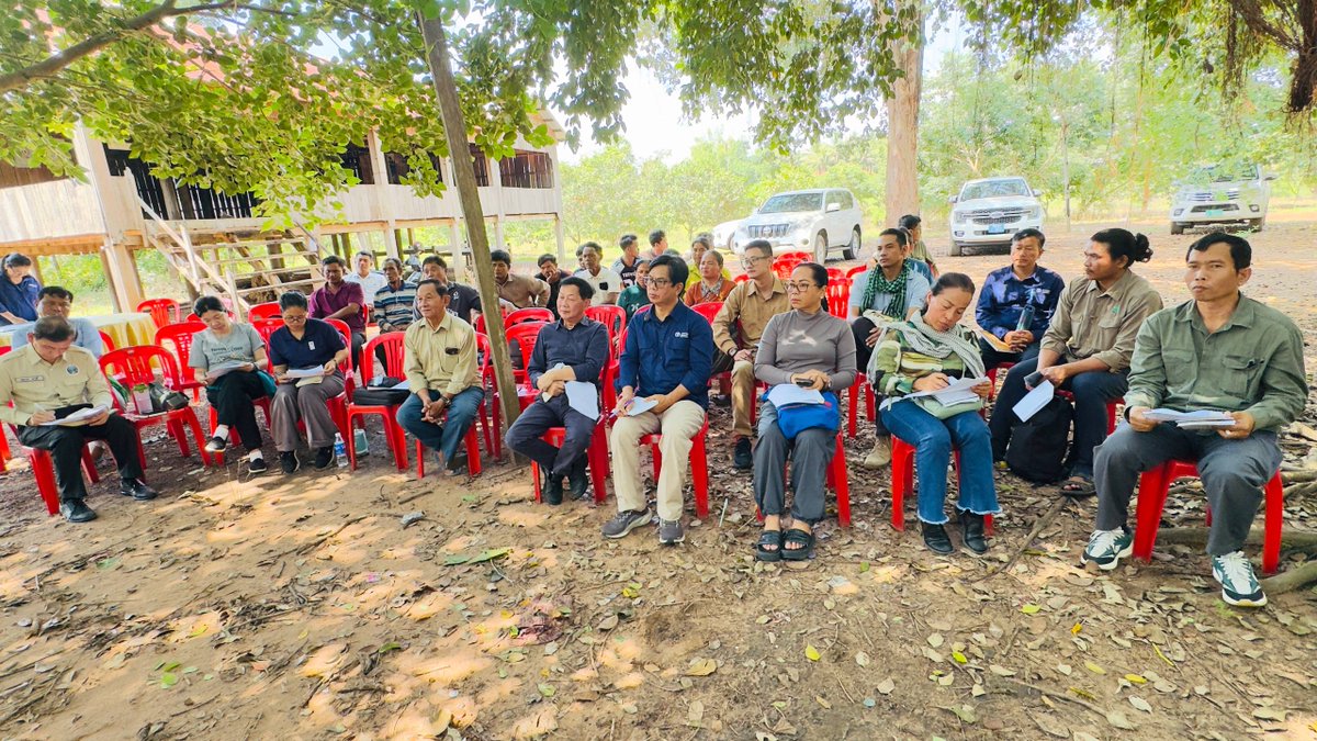 FAOCambodia's tweet photo. ๐ฟFrom 5โ6 Oct, FAO, MAFF and MoE, with RECOFTC, WCS Cambodia, and partners visited community forests in Kratie to review progress, address challenges and identify practical solutions for sustainable livelihoods and forest management under CASFor.
#CASFor #FAO
@SwissDevCoop https://t.co/dAOfcDTPQc