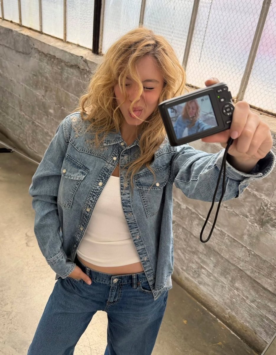 sweeneyllll's tweet photo. The camera. 📸 https://t.co/kT3LAXQLj1