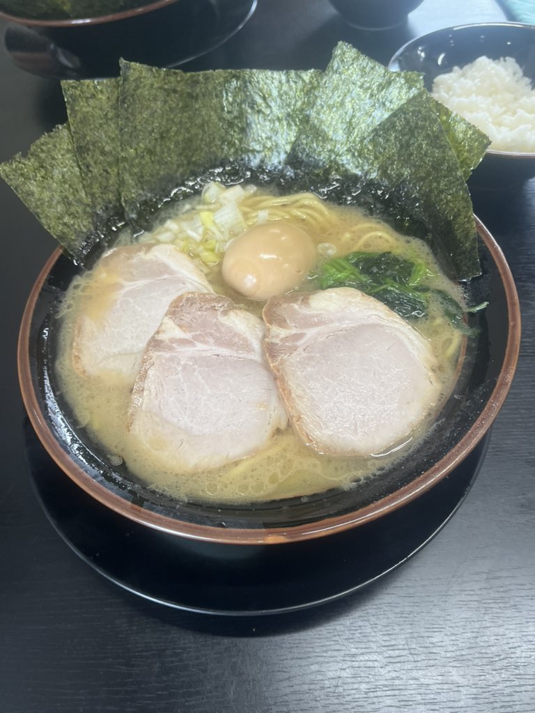 HTN202606's tweet photo. お昼のラーメン
やっぱうまいね〜 https://t.co/0oSBSvFE0E