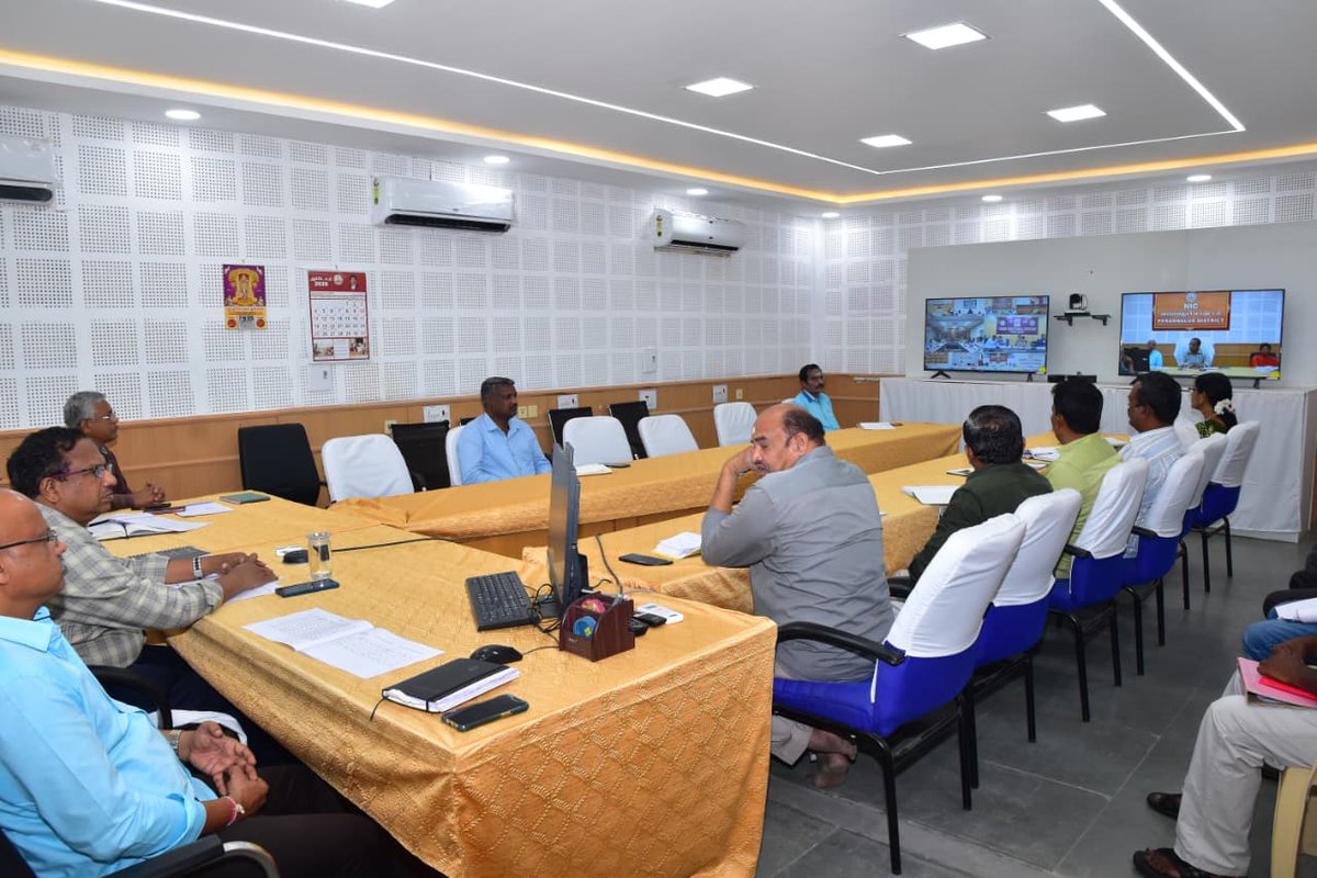 collrpmb1's tweet photo. The Chief Electoral Officer, Tamil Nadu, held a meeting with all District Election Officers to brief them on the special drive for enrolling new voters. https://t.co/rQ3N5Jf4ad