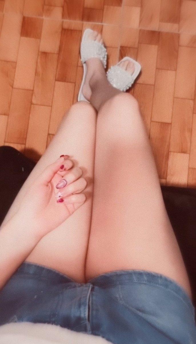 ValesitaaRs's tweet photo. Les gustan mis uñitas? para q les jale la verga con ellas? Jsjs <3 https://t.co/gCju2iHLsm