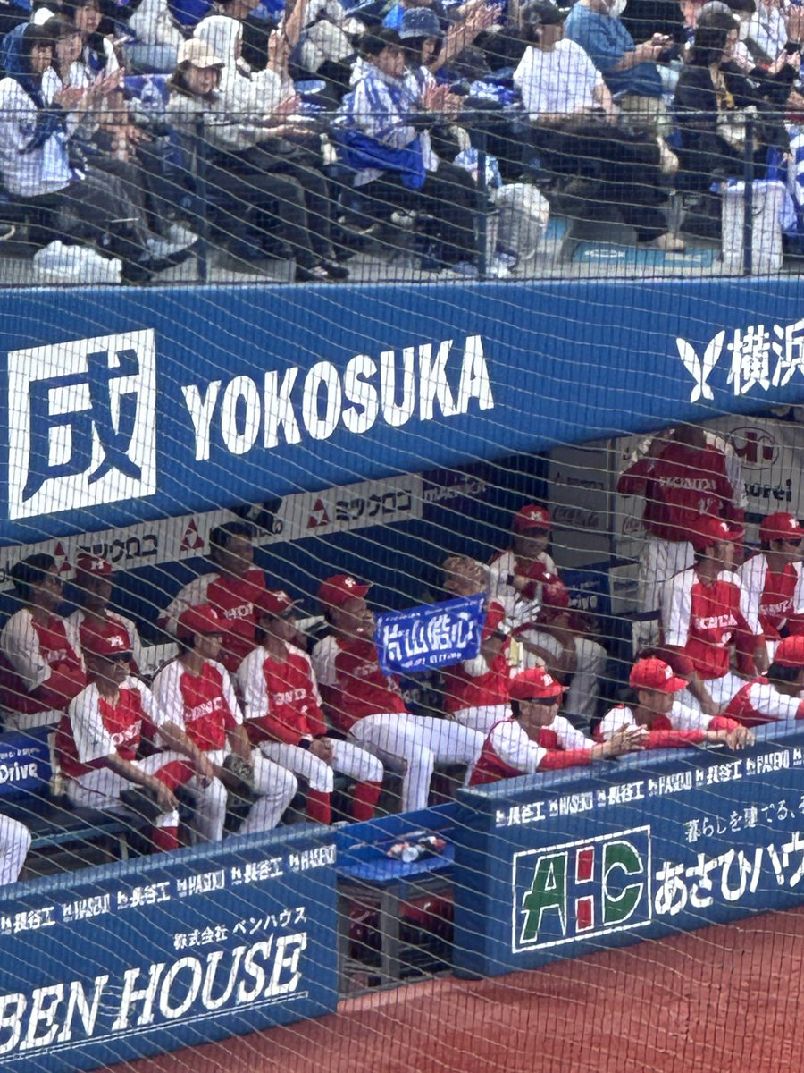 pocketba123's tweet photo. Hondaの選手✨
片山選手のタオルをベンチから掲げてました☺️ https://t.co/mbz0KRV7TT