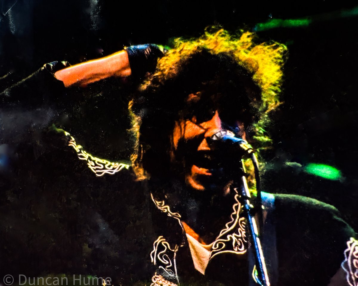 dylan_mostly's tweet photo. Here's one I've not shared before. 39 years ago today, Paris. He opened with Man Gave Names and closed with an apocalyptic yet somehow magnificent House of the Rising Sun, wrapping things up with the crowd pleaser that is Shot of Love. A remarkable night. One of my favorite shows ever. Total chaos.