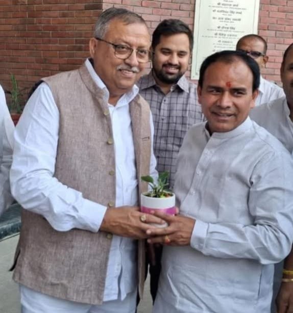 MehrotraRamBJP's tweet photo. उत्तराखण्ड के विकास, उत्तम स्वास्थ्य व शिक्षा व्यवस्था को नई दिशा दे रहे माननीय कैबिनेट मंत्री @drdhansinghuk को जन्मदिवस की अनंत बधाई एवं शुभकामनाएं! 
माँ धारी देवी से आपके उत्तम स्वास्थ्य, दीर्घायु एवं यशस्वी जीवन की प्रार्थना करता हूँ।
#HappyBirthdayDrDhanSinghRawat https://t.co/QeDUHQsMuj