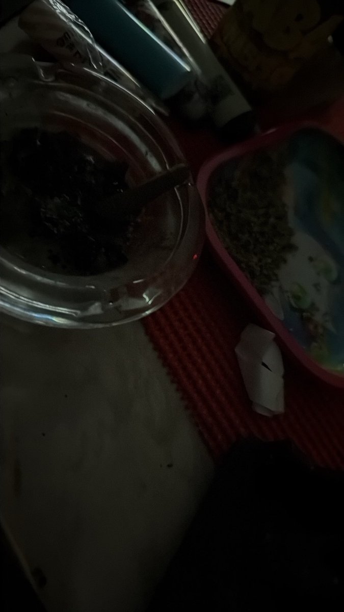 unigxreAddict's tweet photo. why use an ashtray when i can just use ur mouth https://t.co/G8oeN3lcdd