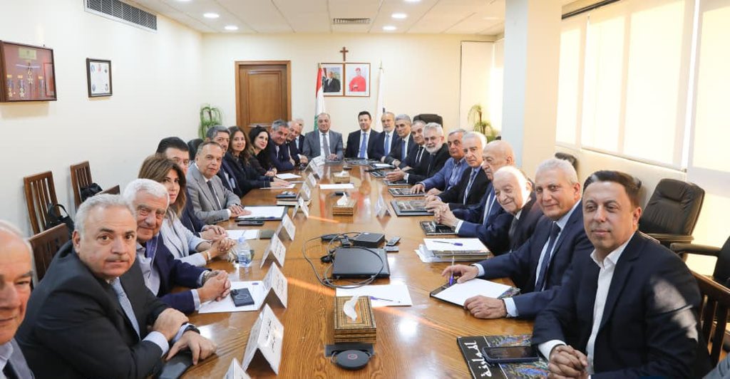 MaroniteLeague's tweet photo. بيان مشترك شدد على استكمال المناطق التجريبية بالتوازي مع حصرية السلاح ونوّه بالدعم الفاتيكاني  
 فرعون يزور مقر الرابطة المارونية ويؤكد مع الحلو على 3 ثوابت في 3 مسارات
 دعوة إلى خطة طوارىء اقتصادية وانتقاد لقرارات وزيرة التربية بإقفال مدارس في الجبل​

https://t.co/OXgFQiKNBQ https://t.co/uKn0W9siPJ