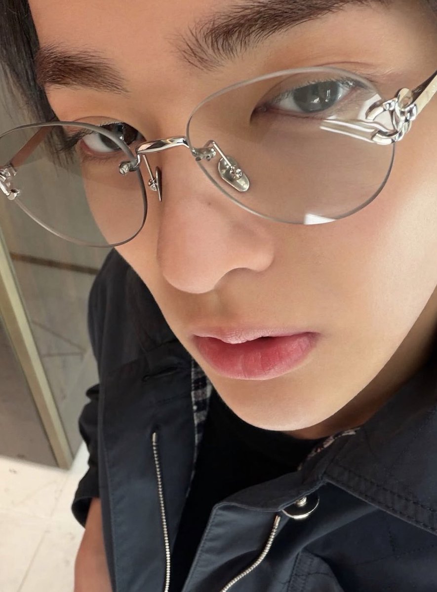 opieberry's tweet photo. glasses? 🤨😭🤨😭😵‍💫 https://t.co/ZtTsxwTi6x