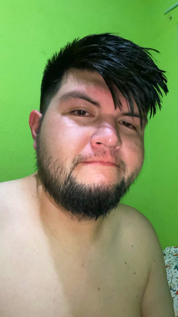 SatoStrife's tweet photo. Bañadito y a mimir que mañana hay más horas extras :'c https://t.co/1tbNNAVpWr