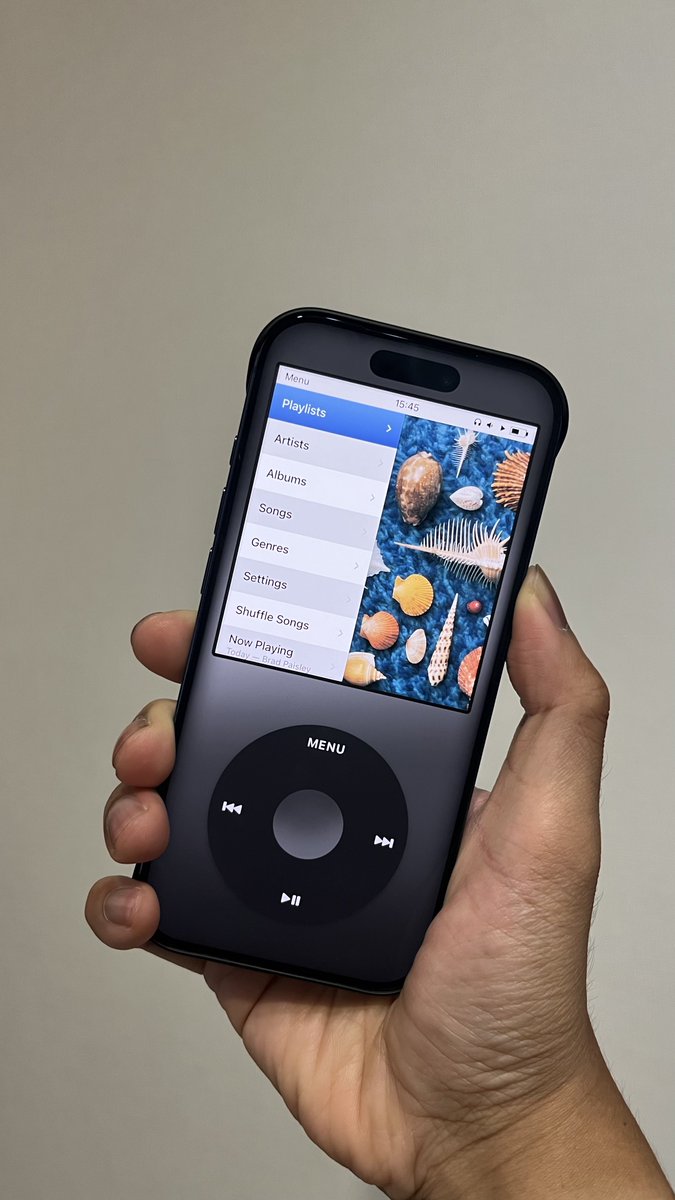 PeDPiPU's tweet photo. แอปนี้ดีอะ RetroPod ให้ไวบ์แบบใช้ iPod ฟังเพลงมาก มีเสียงแต๊กๆๆ เวลาหมุน Clickwheel ด้วย รองรับภาษาไทยกับ Apple Music เต็มรูปแบบเลย ฟรีด้วย https://t.co/z7MIez4tjb https://t.co/IcUgfvNelk