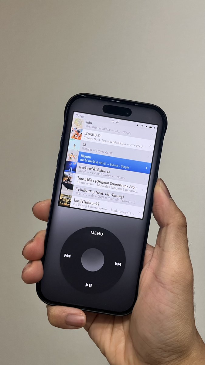 PeDPiPU's tweet photo. แอปนี้ดีอะ RetroPod ให้ไวบ์แบบใช้ iPod ฟังเพลงมาก มีเสียงแต๊กๆๆ เวลาหมุน Clickwheel ด้วย รองรับภาษาไทยกับ Apple Music เต็มรูปแบบเลย ฟรีด้วย https://t.co/z7MIez4tjb https://t.co/IcUgfvNelk