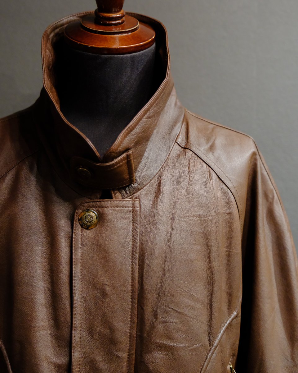 qosmos_'s tweet photo. 1980-1990s European Vintage "Brown Multi-Pocket" Oversized Leather Jacket

size L-XL

1980〜1990年代ヴィンテージレザージャケット。

イギリス買付。

襟はチンストラップにより、スタンドカラーへ変化。

ドロップショルダーのオーバーサイズなルーズシルエット。 https://t.co/8KdnPS9pen