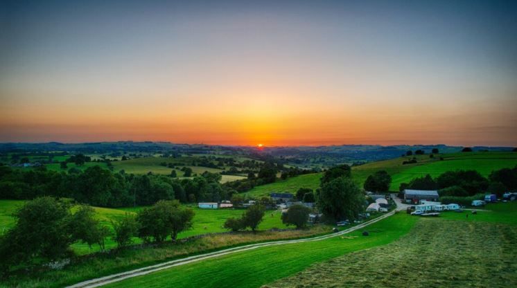 Camping_Direct's tweet photo. 🔥 New House Organic Farm in Kniveton combines back-to-basics camping, cosy eco-yurts and life on a working farm.

🔗 Find out more about New House Organic Farm here:
https://t.co/KzB5qdR57u

#derbyshire #peakdistrict #ashbourne #farmcamping #ecoglamping https://t.co/QKVSpNud1X