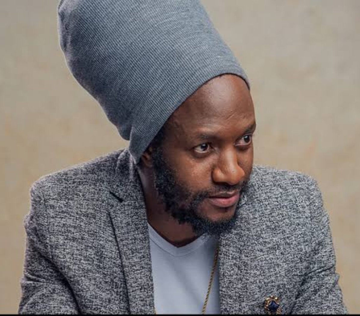 Ethanbackagain's tweet photo. Hy Winky D, I think ndakambokutsiura nenyaya yekusaenda kurufu kwaSoul Love and till now you have to pay that debt. Now you haven't attended Sir Wicknell's funeral yet, why uchidaro? How do you want your to fans to feel? Please show some humanity to your fellow Zimbabweans... https://t.co/OEiZQLtDqm