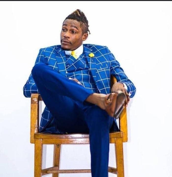 Ethanbackagain's tweet photo. Hy Winky D, I think ndakambokutsiura nenyaya yekusaenda kurufu kwaSoul Love and till now you have to pay that debt. Now you haven't attended Sir Wicknell's funeral yet, why uchidaro? How do you want your to fans to feel? Please show some humanity to your fellow Zimbabweans... https://t.co/OEiZQLtDqm