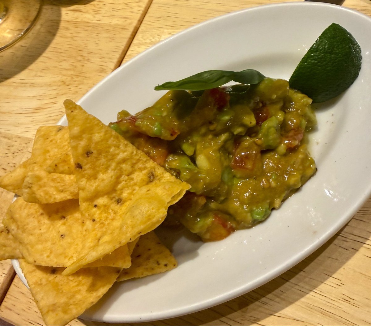bfren_0024's tweet photo. ワカモレ大好物🥑
これでビール３杯はいける🍻 https://t.co/vMCx51AVeP