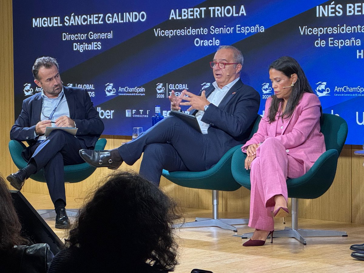 AsocDigitales's tweet photo. 🗣️En la conversación, junto a Lino Cattaruzzi (Google); Inés Bermejo (HP); Albert Triola (Oracle); y Cristina Pitarch (Anthropic), destacó que la IA será una de las grandes palancas de productividad de la economía si somos capaces de llevarla al tejido empresarial. https://t.co/v9LTcVeipw