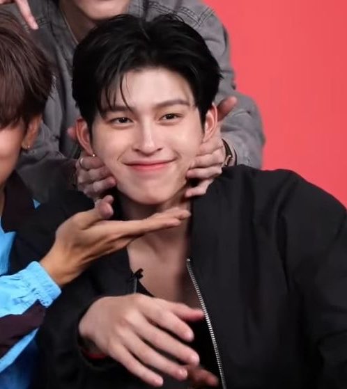 soami____t's tweet photo. เอาร่างพี่อู๋มาให้เราาา ฮื่อออ ใครๆก็ชอบปังอ้วมㅜㅡㅡㅡㅡㅜ🤏🏻 https://t.co/7oRr2L3ZKr