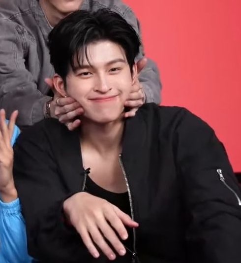 soami____t's tweet photo. เอาร่างพี่อู๋มาให้เราาา ฮื่อออ ใครๆก็ชอบปังอ้วมㅜㅡㅡㅡㅡㅜ🤏🏻 https://t.co/7oRr2L3ZKr